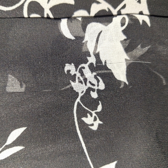 A Calvin Klein Floral Black and White lined maxi Dress in a size 12. Pre-loved - Picture 8 of 13